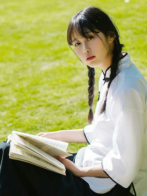 哥伦比亚男篮在国际邀请赛中表现抢眼,团队实力逐步提升