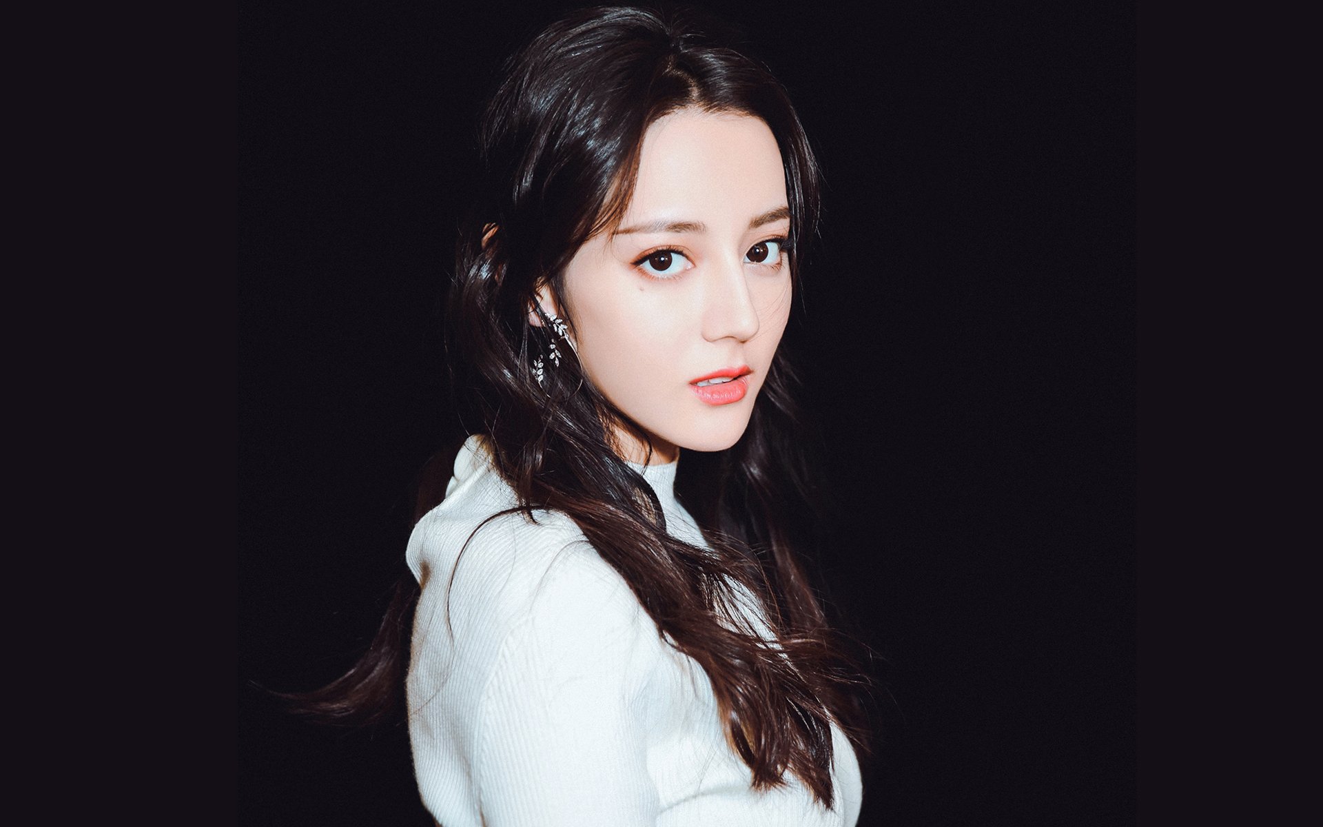 场地湿滑造成传球失误教练组赛后提出提高环境适应能力,场地湿可以打网球吗